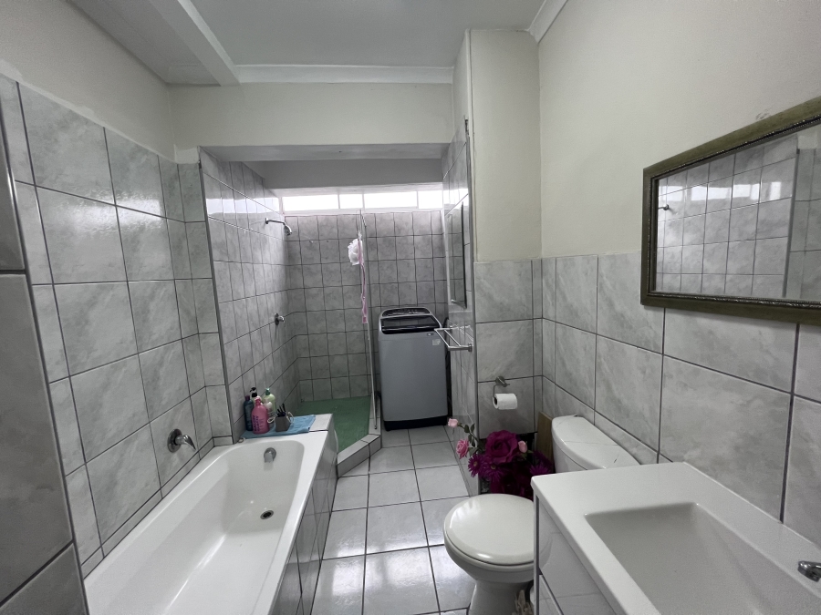 To Let 2 Bedroom Property for Rent in Table View Western Cape